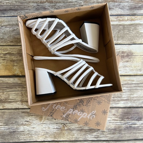 Free People Collection Colette Cinched Heel - Picture 3 of 7